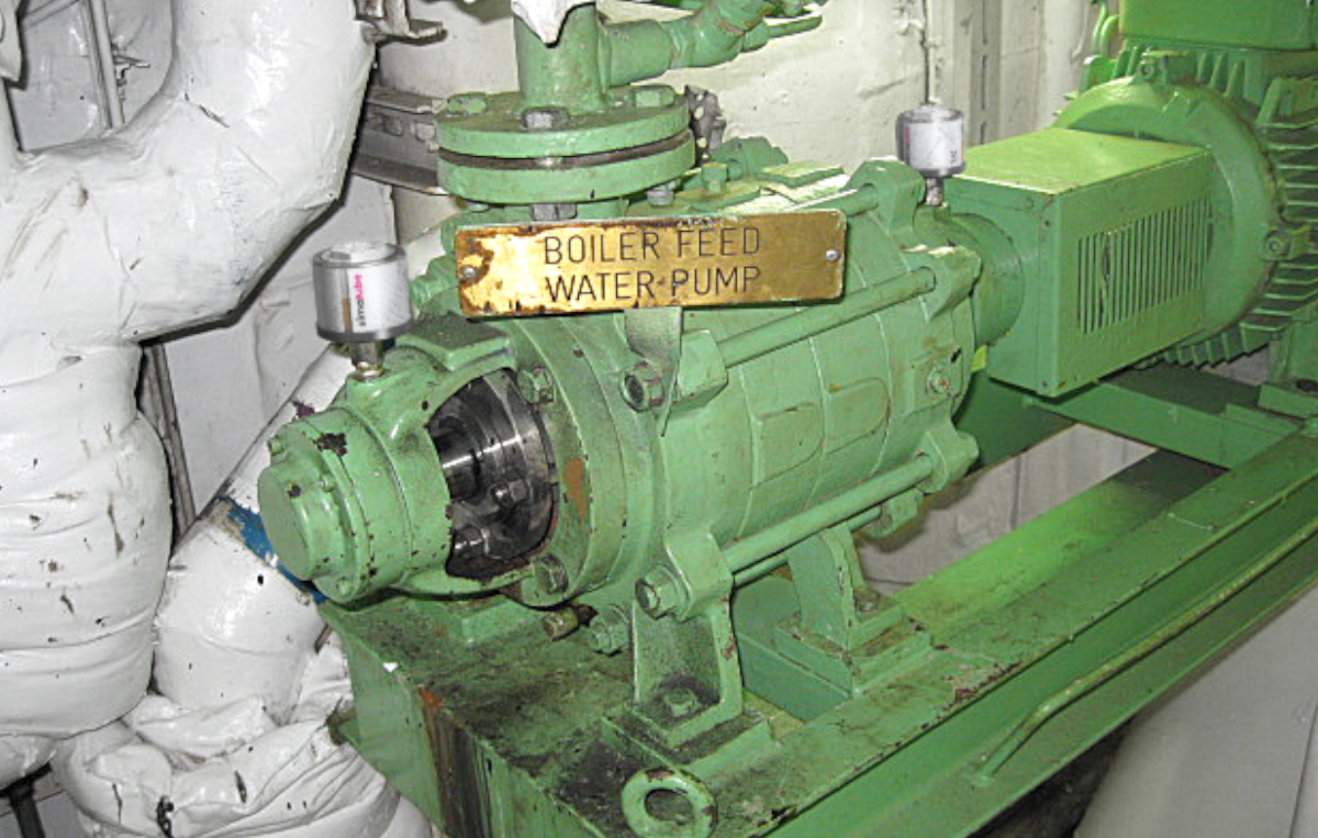 Deux simalube 30ml lubrifient automatiquement et de manière constante la pompe à eau de la chaudière à vapeur d'un bateau jusqu'à un an.